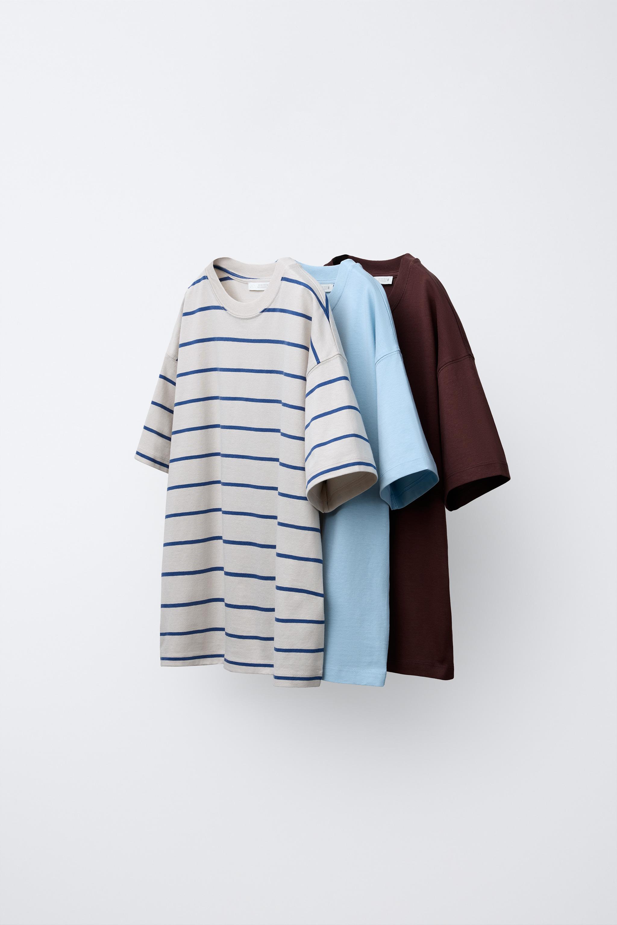 LOT DE TROIS T-SHIRTS À RAYURES ET UNIS